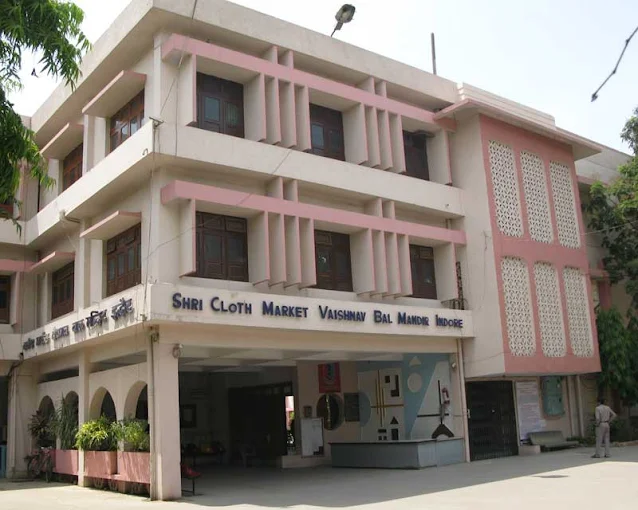 Shri Cloth Market Vaishnav Bal Mandir Girls Higher Secondary School campus
