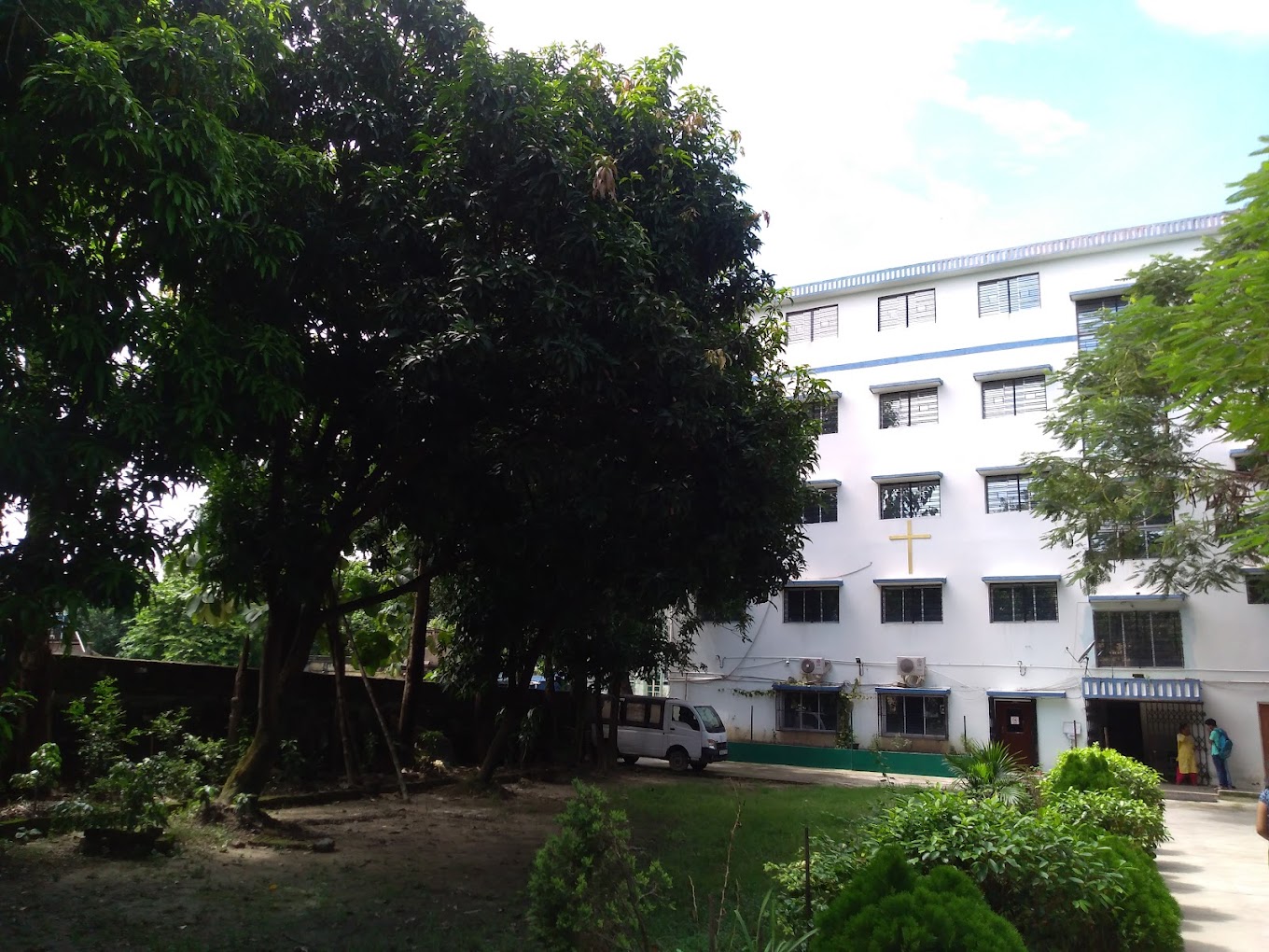 Xavier S English School campus