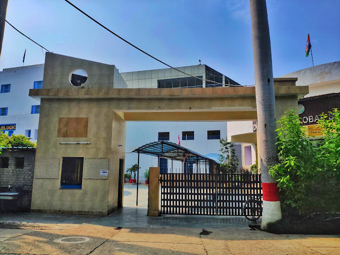 Shri Maheshwari Senior Secondary School campus