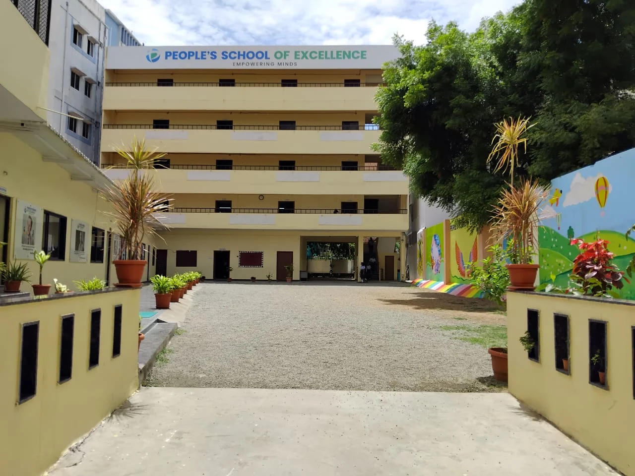 People S School Of Excellence campus