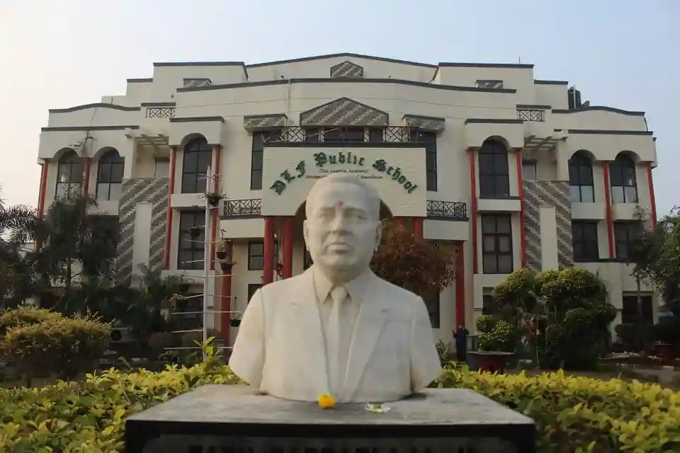 DLF Public School campus 2