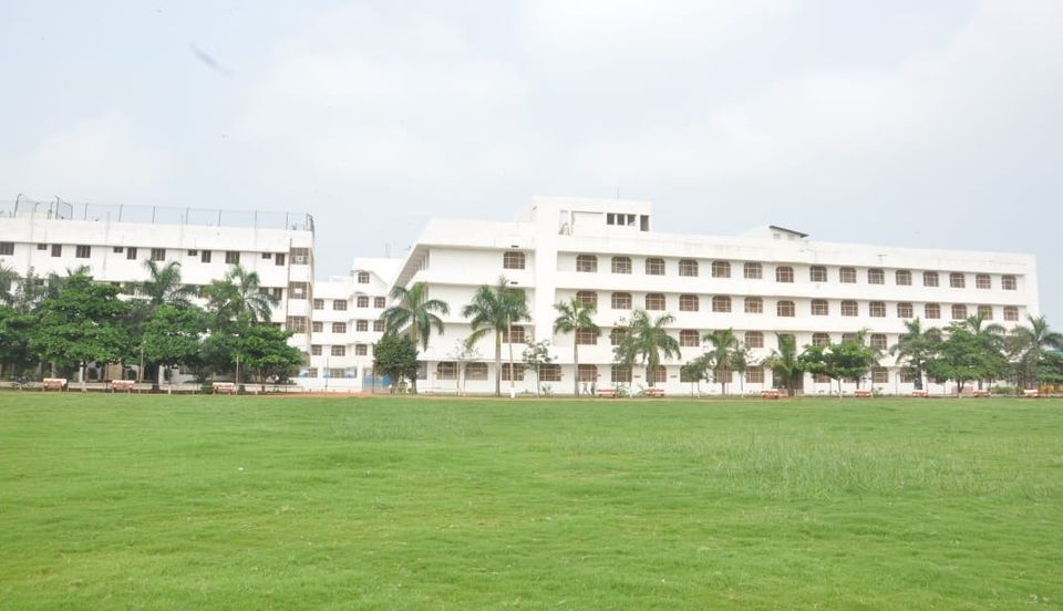 Montessori Indus E.M High School campus 1