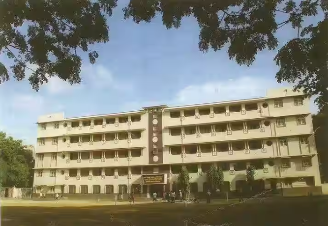 Parle Tilak Vidyalaya campus 1