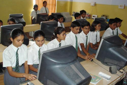 Gurukul Purv Madhyamik Vidyalaya Rewa campus 3