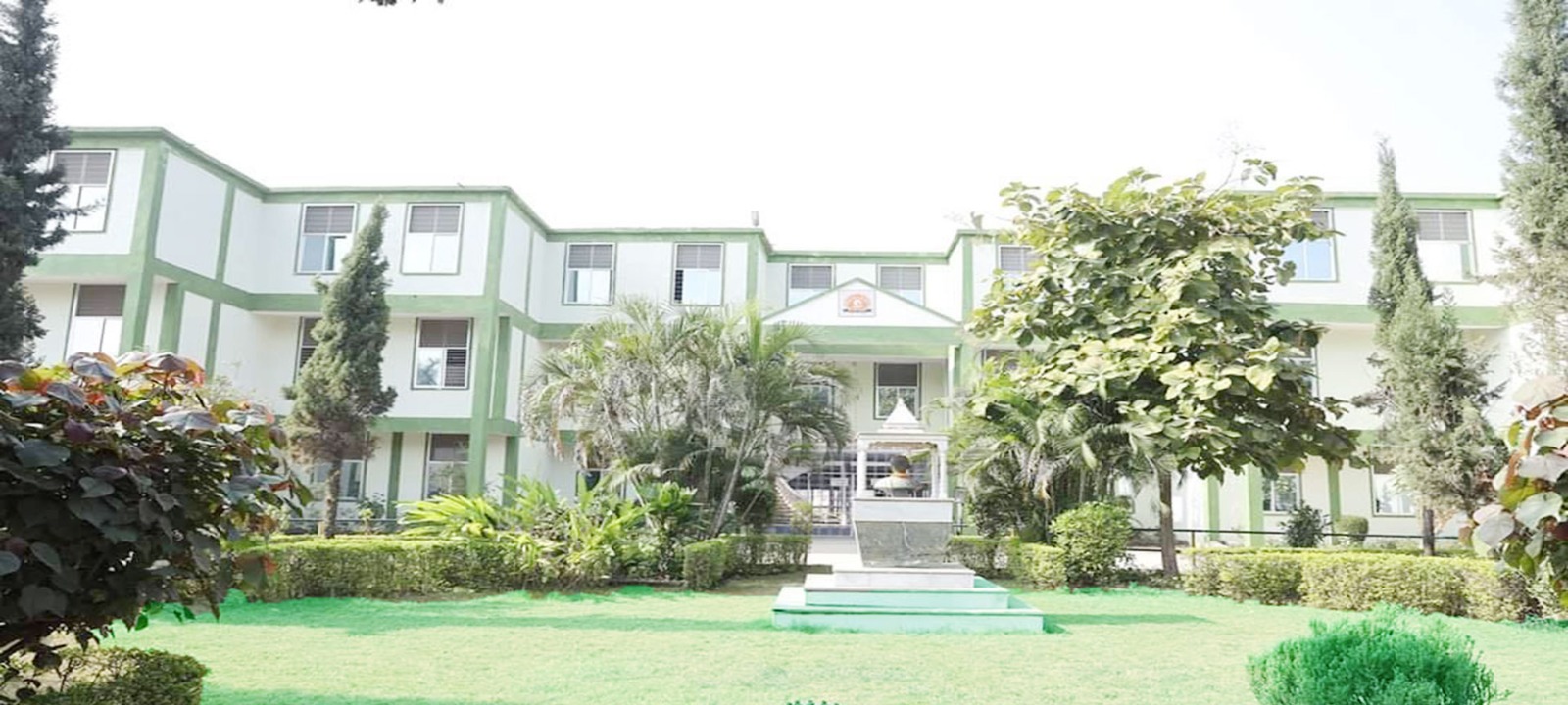 Gurukul Purv Madhyamik Vidyalaya Rewa campus 1