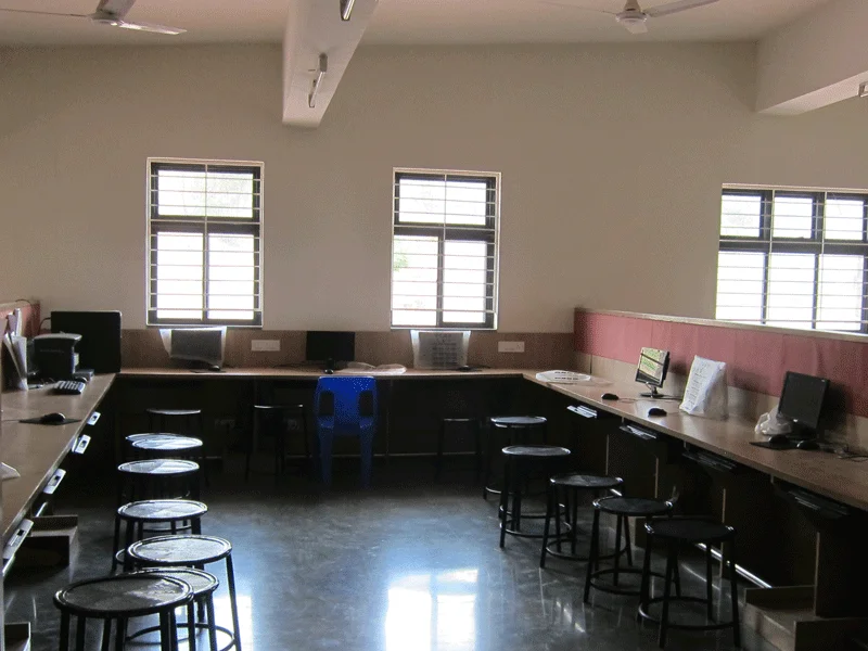 Rani laxmibai Mulinchi Sainiki Shala campus 6